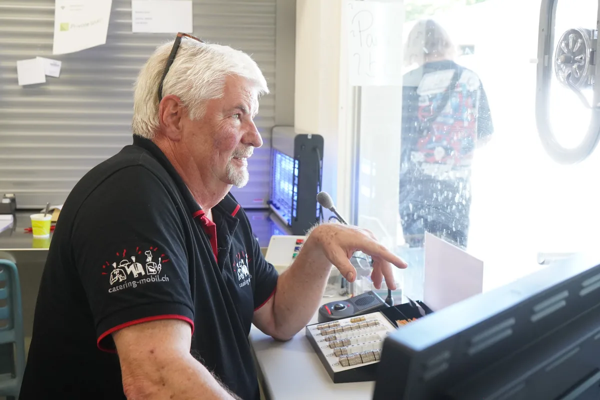 Laufender Betrieb des Kiosks in der Badi Hinwil.